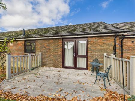 2 bedroom Terraced bungalow for sale in Wakeford Court, Pamber Heath, RG26