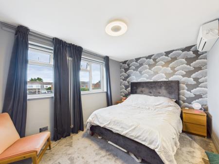 4 bedroom Detached house for sale in Oakfield Road, Tadley, RG26