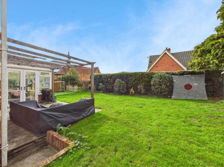 4 bedroom Detached house for sale in Oakfield Road, Tadley, RG26