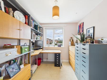 4 bedroom Detached house for sale in Oakfield Road, Tadley, RG26