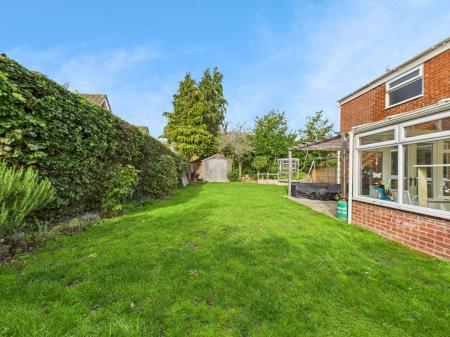 4 bedroom Detached house for sale in Oakfield Road, Tadley, RG26