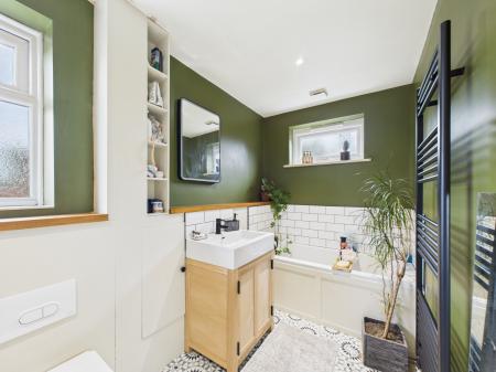 4 bedroom Detached house for sale in Oakfield Road, Tadley, RG26