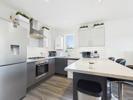 2 bedroom Flat for sale in Heath End Road, Tadley, RG26