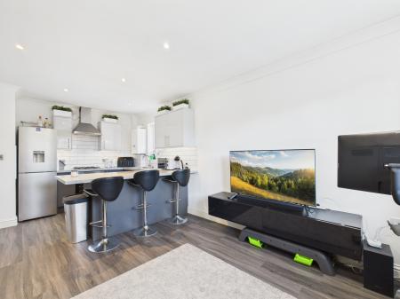 2 bedroom Flat for sale in Heath End Road, Tadley, RG26