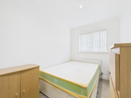 2 bedroom Flat for sale in Heath End Road, Tadley, RG26