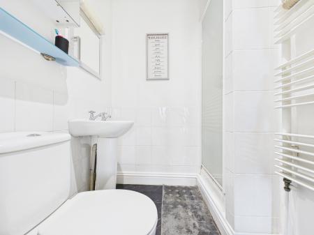 2 bedroom Flat for sale in Heath End Road, Tadley, RG26