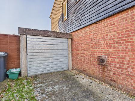 2 bedroom Semi-detached house to let in Weyhill Close, Tadley, RG26