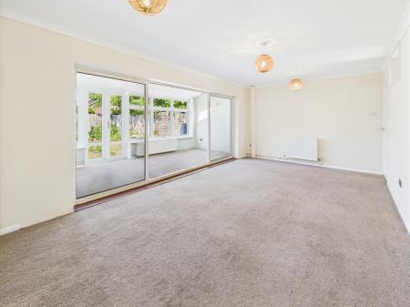 3 bedroom Terraced House for sale in West Street, Tadley, RG26