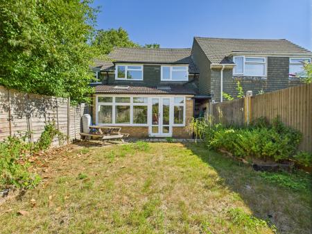 3 bedroom Terraced House for sale in West Street, Tadley, RG26