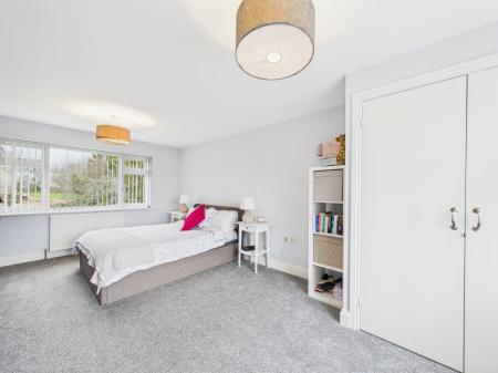 4 bedroom Detached house for sale in Bramley Road, Pamber End, RG26