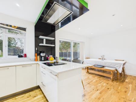 4 bedroom Detached house for sale in Bramley Road, Pamber End, RG26