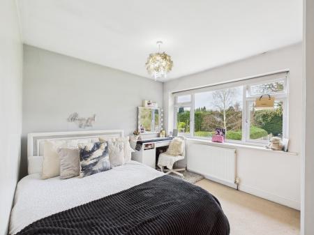 4 bedroom Detached house for sale in Bramley Road, Pamber End, RG26