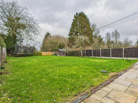 4 bedroom Detached house for sale in Bramley Road, Pamber End, RG26