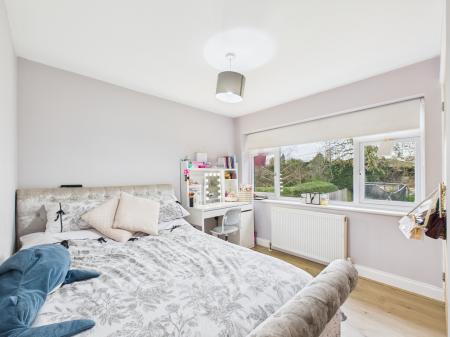 4 bedroom Detached house for sale in Bramley Road, Pamber End, RG26