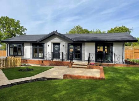 Lone Pine Drive, Ferndown, BH22