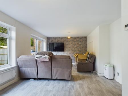 3 bedroom Terraced House to let in Barlows Road, Gutteridge Lane, Tadley, RG26