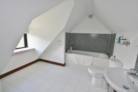 4 bedroom Detached house to let in Romans Gate, Tadley, RG26