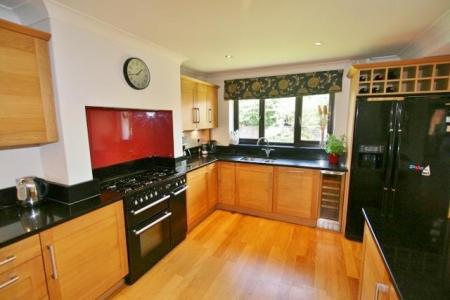 4 bedroom Detached house to let in Romans Gate, Tadley, RG26