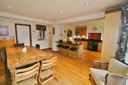 4 bedroom Detached house to let in Romans Gate, Tadley, RG26