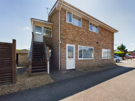 Meadow Park, Sherfield-On-Loddon, RG27