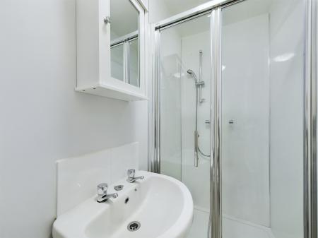 1 bedroom Flat to let in Meadow Park, Sherfield-On-Loddon, RG27