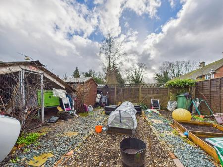 4 bedroom Terraced House for sale in Huntsmoor Road, Tadley, RG26