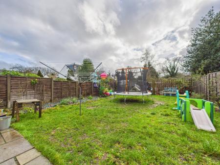 4 bedroom Terraced House for sale in Huntsmoor Road, Tadley, RG26