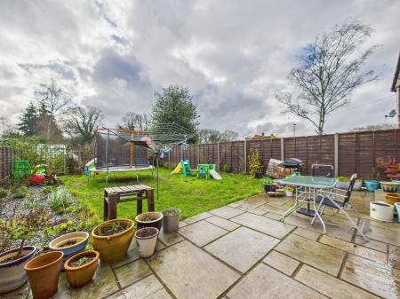 4 bedroom Terraced House for sale in Huntsmoor Road, Tadley, RG26