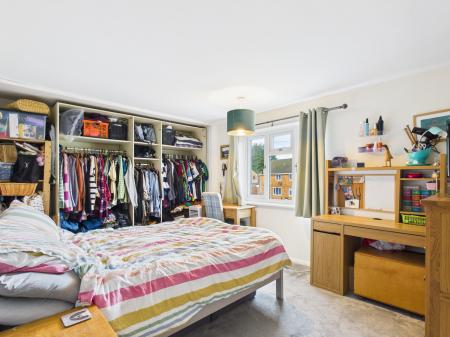 4 bedroom Terraced House for sale in Huntsmoor Road, Tadley, RG26