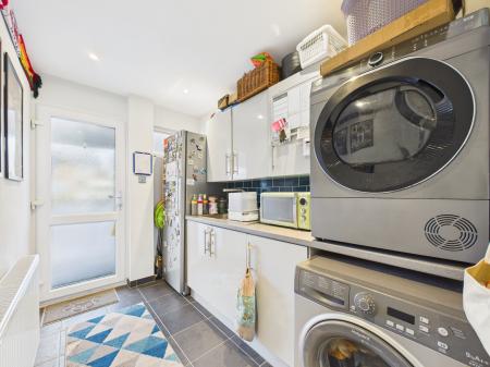 4 bedroom Terraced House for sale in Huntsmoor Road, Tadley, RG26