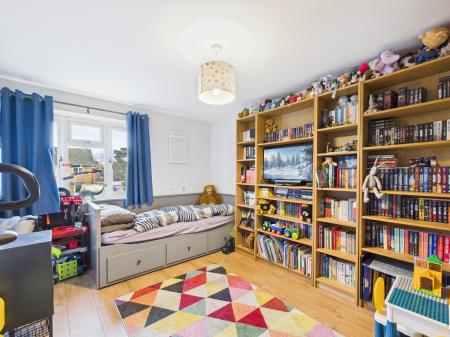 4 bedroom Terraced House for sale in Huntsmoor Road, Tadley, RG26