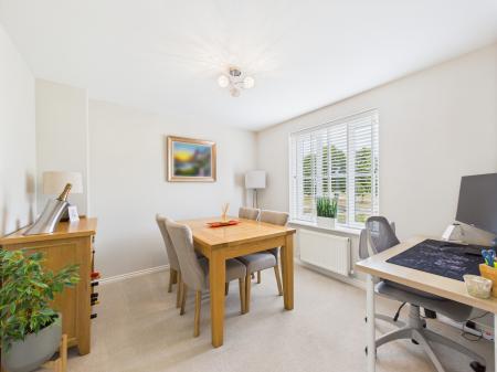 6 bedroom Detached house for sale in Fallows Road, Reading, RG7