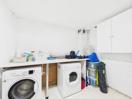 6 bedroom Detached house for sale in Fallows Road, Reading, RG7