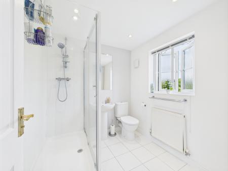 6 bedroom Detached house for sale in Fallows Road, Reading, RG7