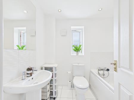 6 bedroom Detached house for sale in Fallows Road, Reading, RG7