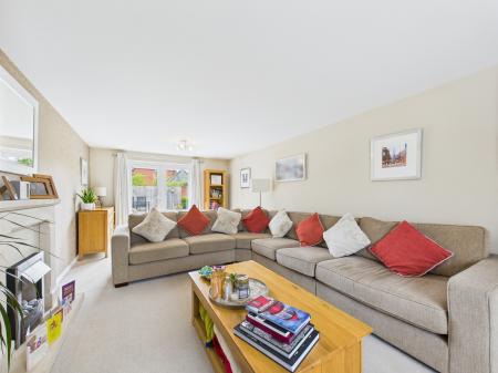 6 bedroom Detached house for sale in Fallows Road, Reading, RG7