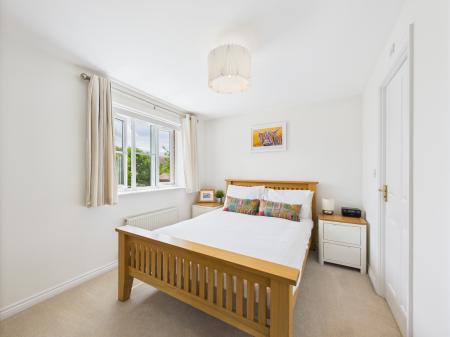 6 bedroom Detached house for sale in Fallows Road, Reading, RG7