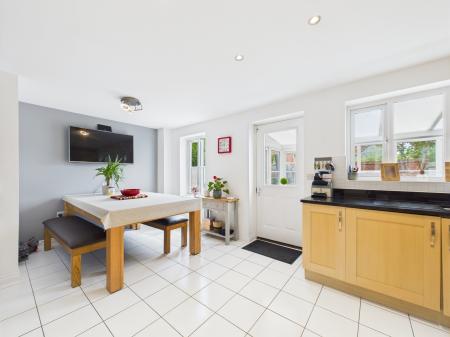 6 bedroom Detached house for sale in Fallows Road, Reading, RG7