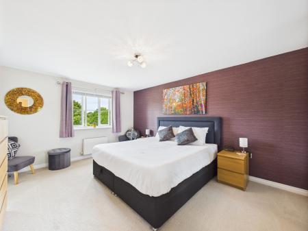 6 bedroom Detached house for sale in Fallows Road, Reading, RG7