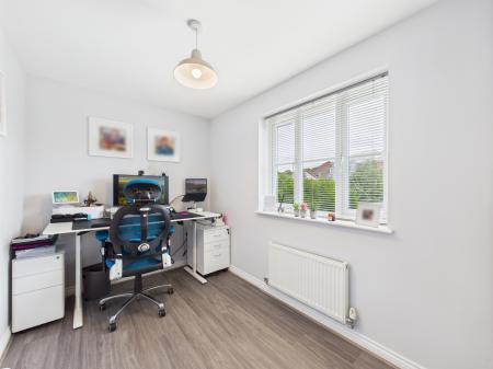 6 bedroom Detached house for sale in Fallows Road, Reading, RG7