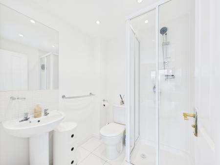 6 bedroom Detached house for sale in Fallows Road, Reading, RG7