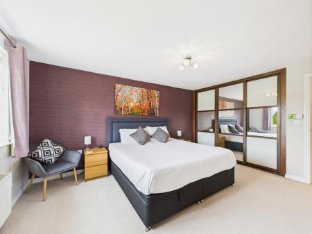 6 bedroom Detached house for sale in Fallows Road, Reading, RG7