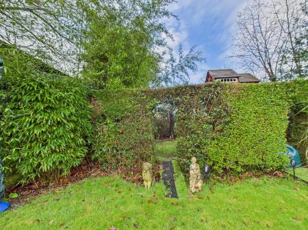 4 bedroom Detached bungalow for sale in Newtown, Tadley, RG26
