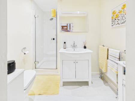 4 bedroom Detached bungalow for sale in Newtown, Tadley, RG26