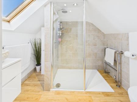 4 bedroom Detached bungalow for sale in Newtown, Tadley, RG26