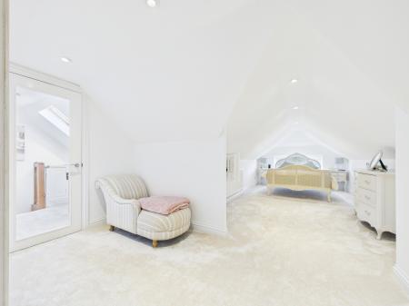 4 bedroom Detached bungalow for sale in Newtown, Tadley, RG26