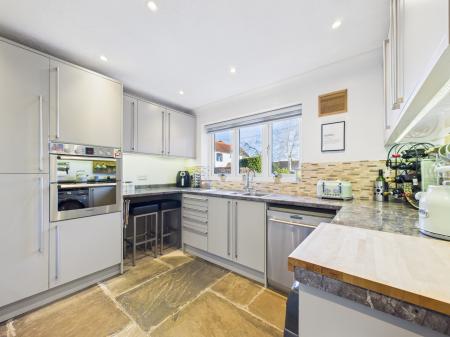 4 bedroom Detached bungalow for sale in Newtown, Tadley, RG26