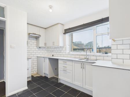 2 bedroom Flat for sale in Tunworth Court, Tadley, RG26