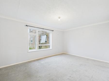 2 bedroom Flat for sale in Tunworth Court, Tadley, RG26