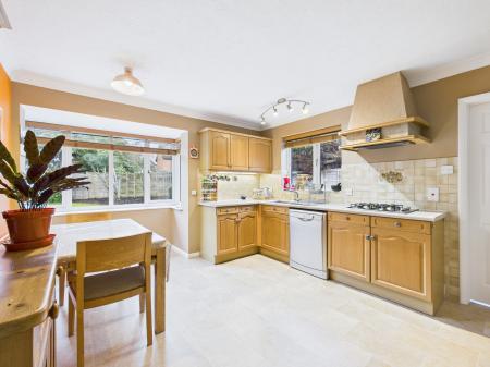 4 bedroom Detached house for sale in Woodland Drive, Bramley, RG26
